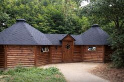 Twin Octagon Hut with Corridor (2 × 16.5 m² + 5.78 m²) – 38.8 m²